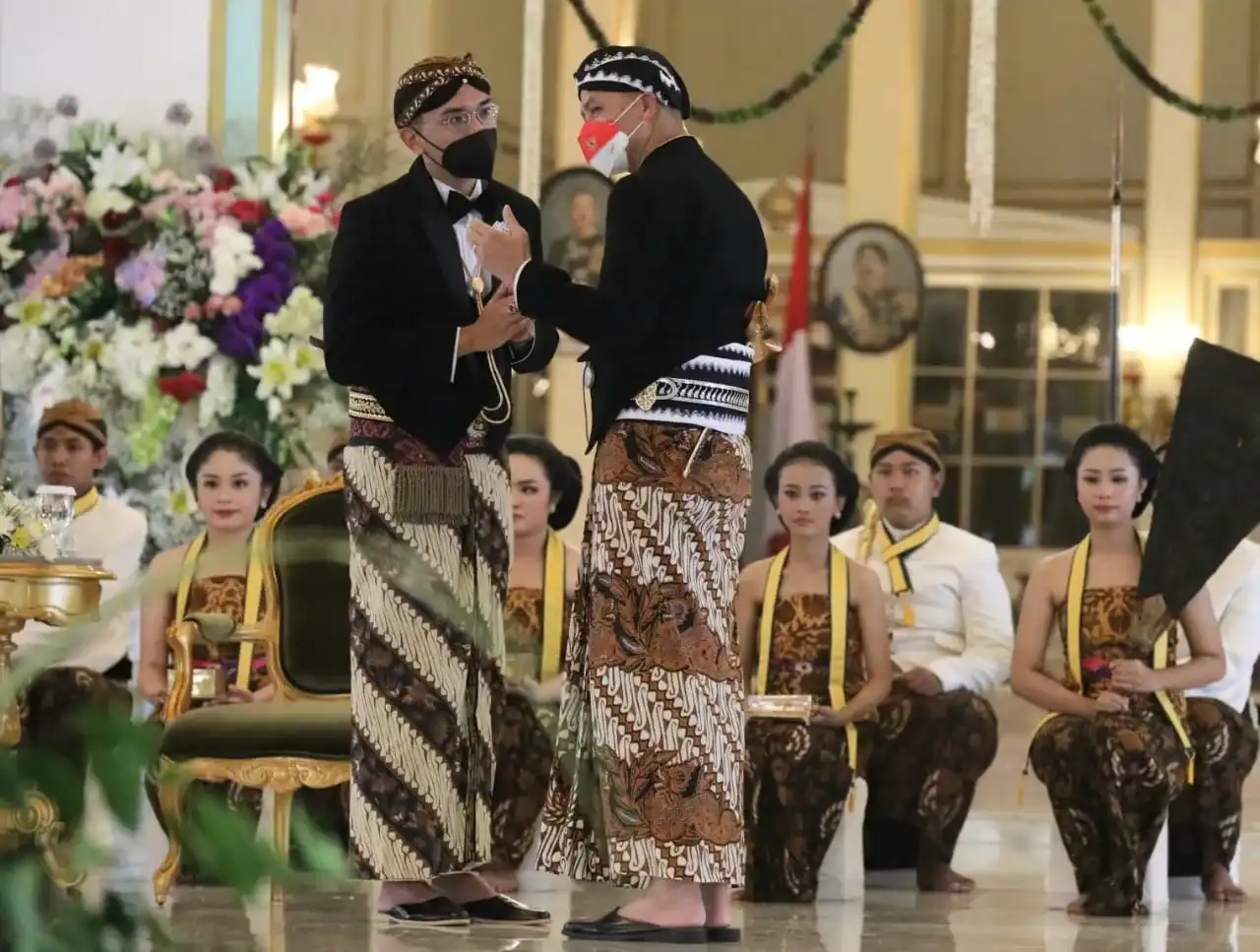 keraton menjadi satu pusat kebudayaan, seni, nilai-nilai tinggi, dan kemudian bisa disebarkan untuk kebaikan