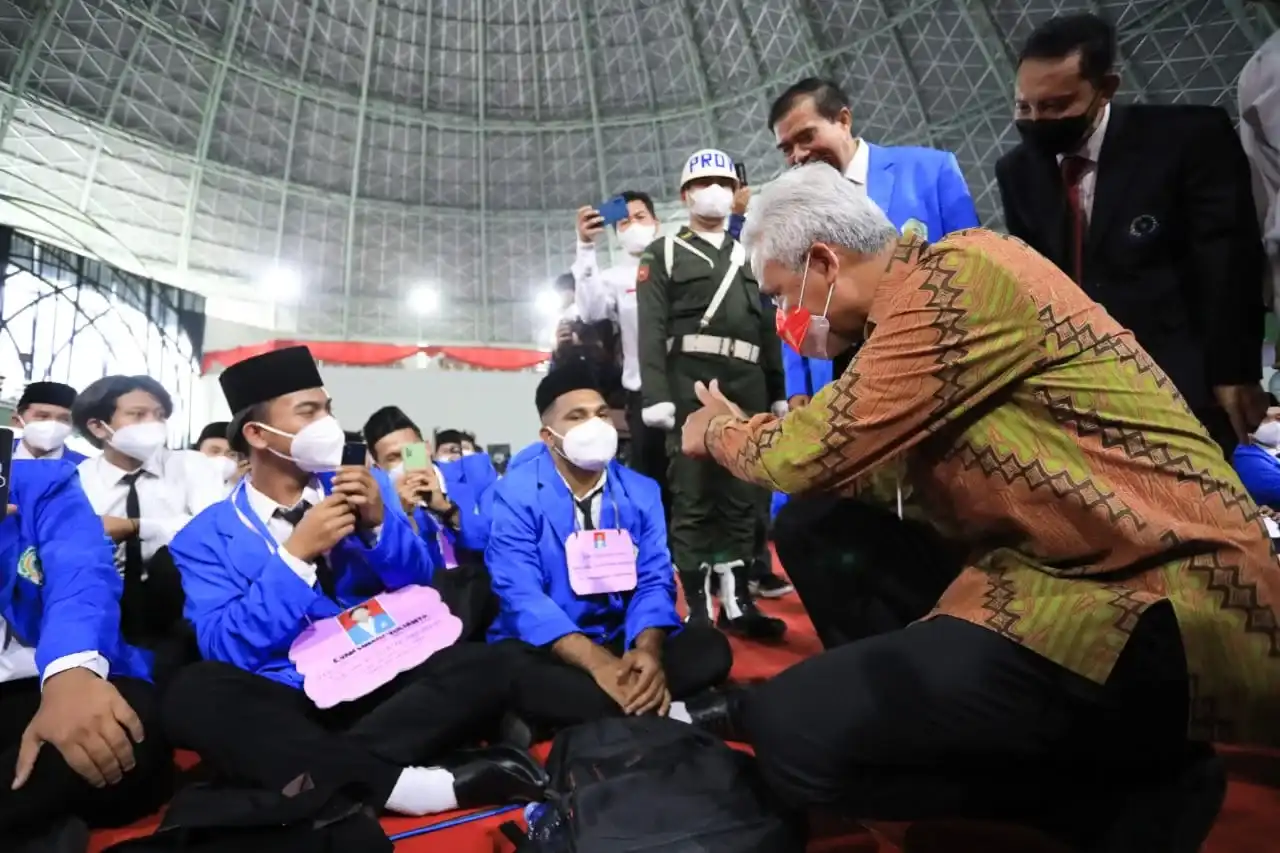 Ganjar Ajak Mahasiswa Unimus Ikut Serta Cegah Stunting 