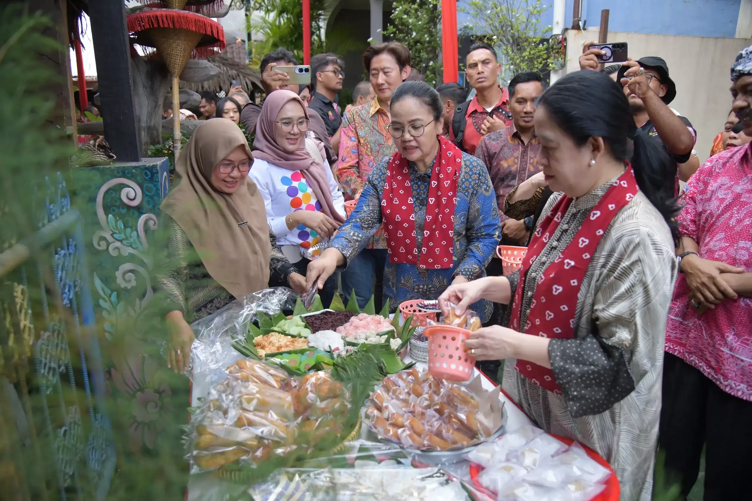 Kunjungi Kampoeng Djadhoel, Puan Maharani Disebut Beri Energi Positif untuk Pelestarian Batik Semarang