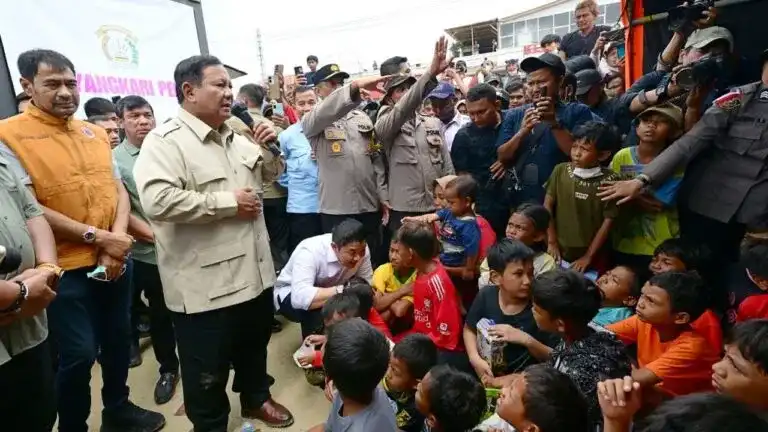 Tinjau Banjir Aceh Tamiang, Presiden Prabowo Sentil Isu Penebangan Liar dan Janjikan Pemulihan Cepat