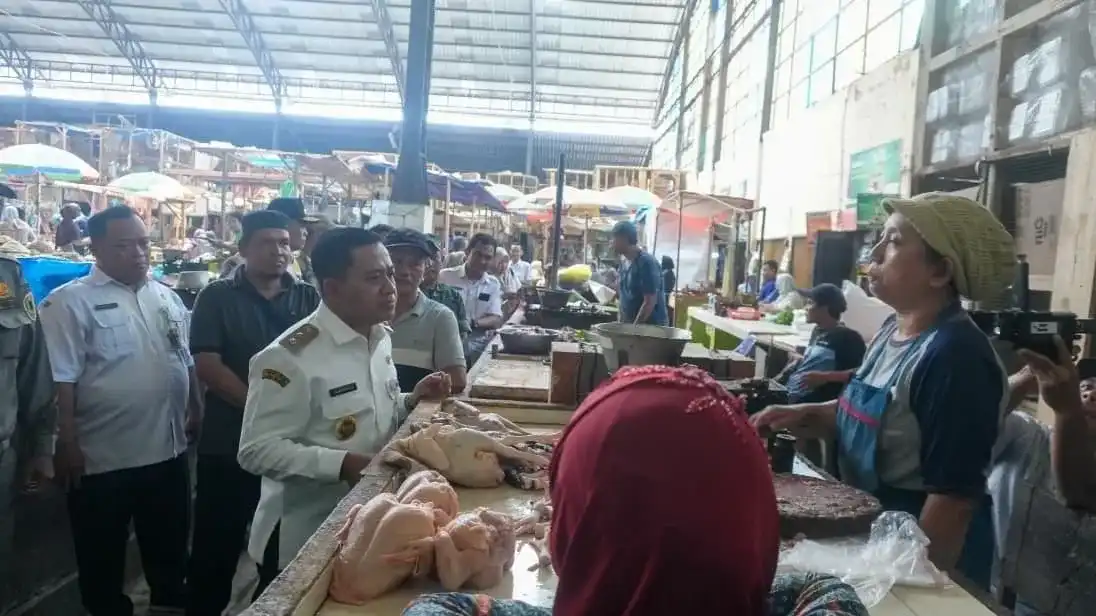 Jelang Nataru, Wabup Pekalongan Sidak Pasar Kesesi Pastikan Harga Stabil