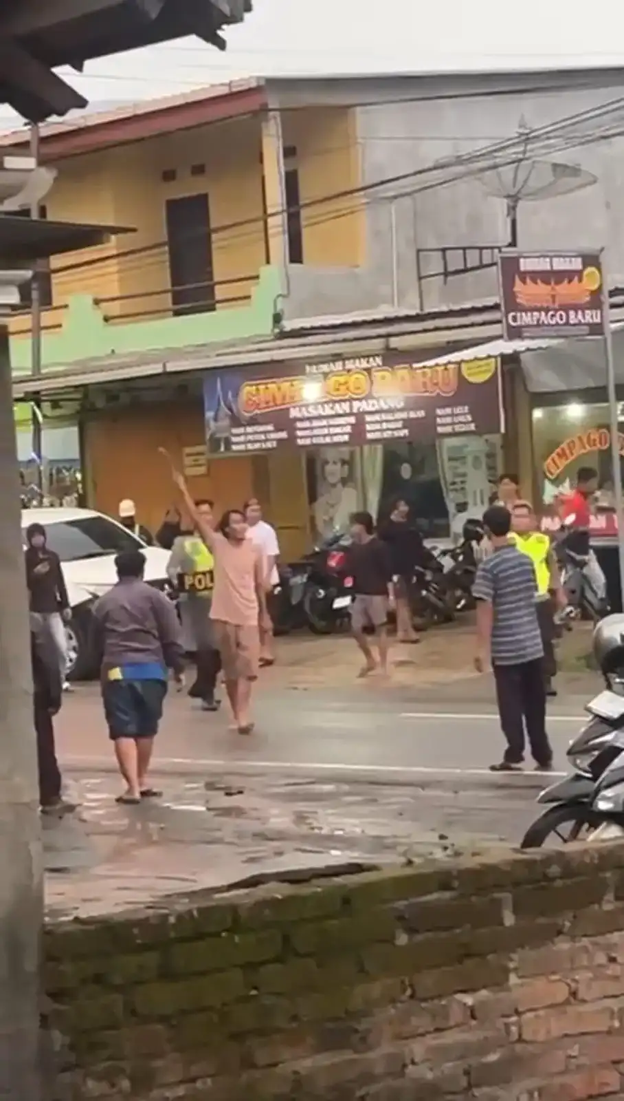 Bawa Sajam dan Mengamuk di Depan Pasar Hewan, ODGJ Diamankan Polsek Bawen
