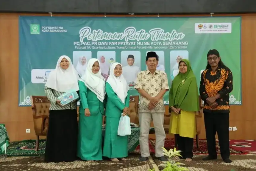 PC Fatayat NU Kota Semarang dorong kader lakukan urban farming dan kelola bank sampah. Wakil Wali Kota Iswar Aminuddin nilai ini solusi strategis atasi limbah.