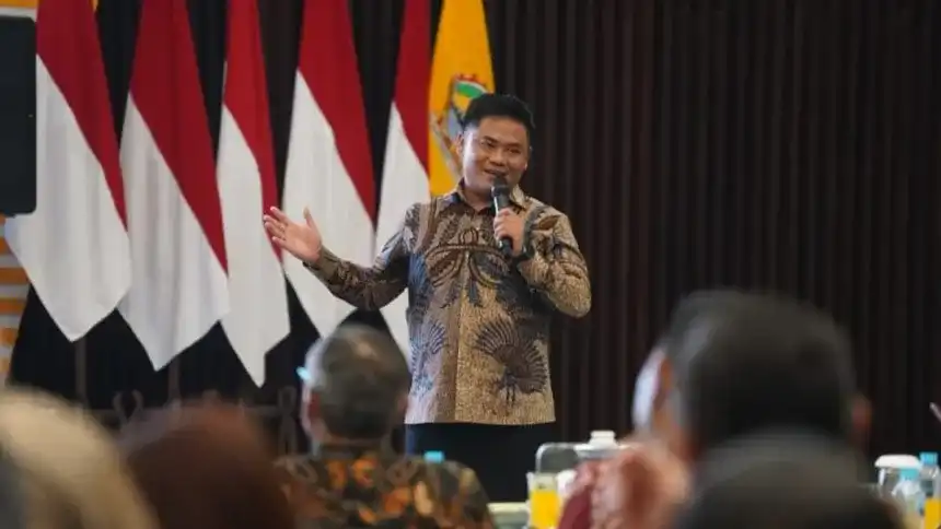 Bupati Tegal Ischak Maulana Rohman memaparkan potensi daerah seusai penandatanganan kerja sama Pemprov Lampung–Jawa Tengah di Mahan Agung, Bandar Lampung, Selasa (6/1/2026).