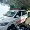 Relawan ambulans NU Peduli Kota Semarang bersiaga di Kantor PCNU Kota Semarang untuk melayani permintaan ambulans gratis warga, Jumat (9/1/2026).