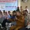 Wakil Bupati Cirebon Agus Kurniawan Budiman meninjau lokasi terdampak banjir di Kecamatan Mundu bersama perwakilan BBWS, BPBD, dan para kuwu, Jumat (9/1/2026).