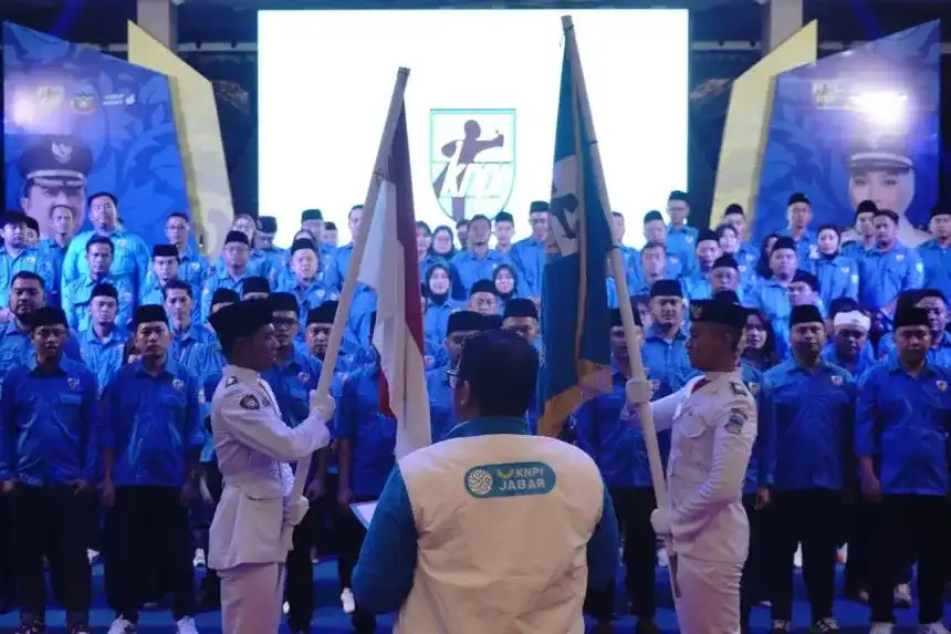 Pelantikan pengurus DPD KNPI Kabupaten Garut periode 2026–2029 di Gedung Pendopo Garut yang disaksikan Bupati dan Wakil Bupati Garut, Kamis malam (8/1/2026).