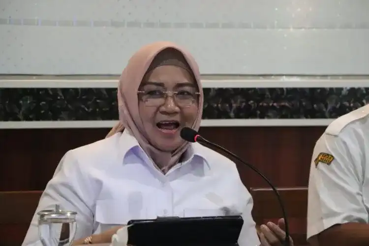 Ketua Komisi B DPRD Provinsi Jawa Tengah Sri Hartini menyampaikan pandangan terkait penanganan lahan kritis dalam diskusi bersama DLH Kabupaten Jepara, Rabu (7/1/2026).