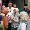 Bupati Kebumen Lilis Nuryani didampingi jajaran dinas terkait saat mengunjungi keluarga korban di Desa Banyumudal, Kecamatan Buayan, Kabupaten Kebumen, Jumat (9/1/2026).