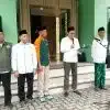 Ketua NU Peduli Jateng KH Mandzhur Labib menyampaikan laporan aksi kemanusiaan untuk Aceh saat apel pemberangkatan relawan di halaman Kantor PWNU Jawa Tengah, Kota Semarang, Sabtu (10/1/2026).