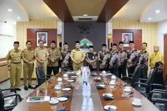 Wakil Gubernur Jawa Tengah Taj Yasin Maimoen menerima audiensi Lembaga Dakwah Komunitas PW Muhammadiyah Jawa Tengah di ruang kerja Wakil Gubernur, Kota Semarang, Senin (12/1/2026).