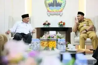 Wakil Gubernur Jawa Tengah Taj Yasin Maimoen saat menerima audiensi Kepala Kanwil Kementerian Haji dan Umrah Provinsi Jawa Tengah di Semarang, Senin (12/1/2026).