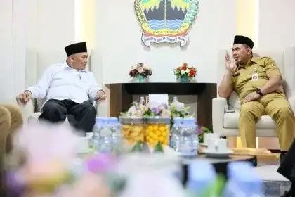 Wakil Gubernur Jawa Tengah Taj Yasin Maimoen saat menerima audiensi Kepala Kanwil Kementerian Haji dan Umrah Provinsi Jawa Tengah di Semarang, Senin (12/1/2026).