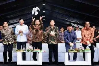 Gubernur Jawa Tengah Ahmad Luthfi memberikan sambutan pada puncak peringatan Hari Desa Nasional 2026 yang digelar di Lapangan Kawasan Kebun Raya Indrokilo, Desa Butuh, Kecamatan Mojosongo, Kabupaten Boyolali, Kamis (15/1/2026), disaksikan jajaran kementerian, kepala daerah, serta pelaku UMKM dan BUMDes dari berbagai daerah.
