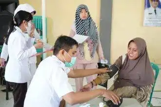 Kepala Dinas Kesehatan Kota Pekalongan Puji Winarti memberikan keterangan terkait jaminan kepesertaan JKN bagi masyarakat rentan seiring pemutakhiran data PBI oleh Kementerian Sosial, Jumat (16/1/2026).