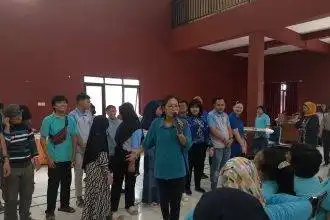 Suasana pertemuan komunitas difabel Harsa Abipraya (Hasbi) bersama orang tua dan pendamping di Balai Kelurahan Sendangguwo, Kecamatan Tembalang, Kota Semarang, Sabtu (17/1/2026) sore.