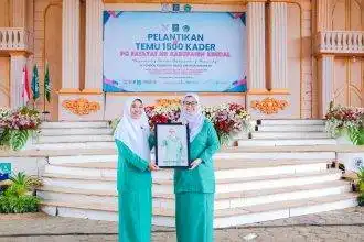 Ketua Umum PP Fatayat NU Hj Margaret Aliyatul Maimunah melantik Pimpinan Cabang Fatayat NU Kendal masa khidmah 2025–2030 di Pesantren Darul Amanah, Sukorejo, Kabupaten Kendal, Ahad (18/1/2026).