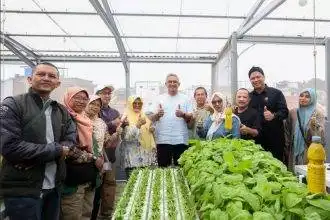 Wali Kota Bandung Muhammad Farhan meninjau lokasi Buruan Sae RW 09 Kelurahan Babakan Ciparay, Kecamatan Babakan Ciparay, Selasa (20/1/2026).