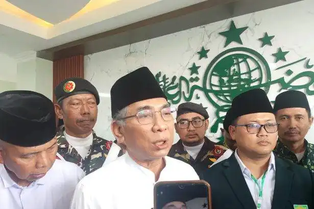 Ketua Umum PBNU KH Yahya Cholil Staquf memberikan keterangan kepada awak media usai peresmian Gedung PCNU Kota Semarang di Jalan Puspogiwang I, Kota Semarang, Jawa Tengah, Sabtu (24/1/2026).