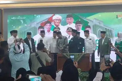 Ketua Umum PBNU KH Yahya Cholil Staquf meresmikan gedung baru PCNU Kota Semarang di Jalan Puspogiwang I, Semarang Barat, Kota Semarang, Jawa Tengah, Sabtu (24/1/2026).